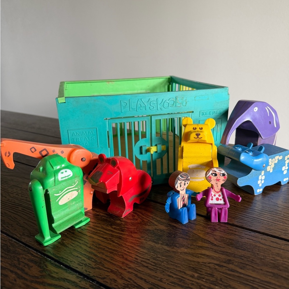1971 Playskool Tykeworld Lock-up Zoo Animals And People Wooden